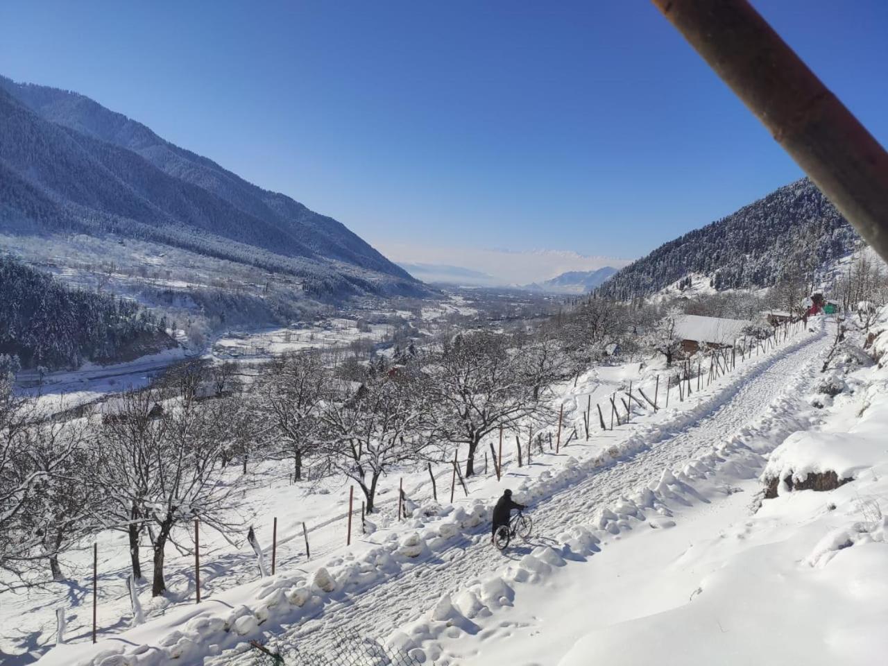Cliff Cottage Pahalgam, Kashmir Batakut Exterior photo