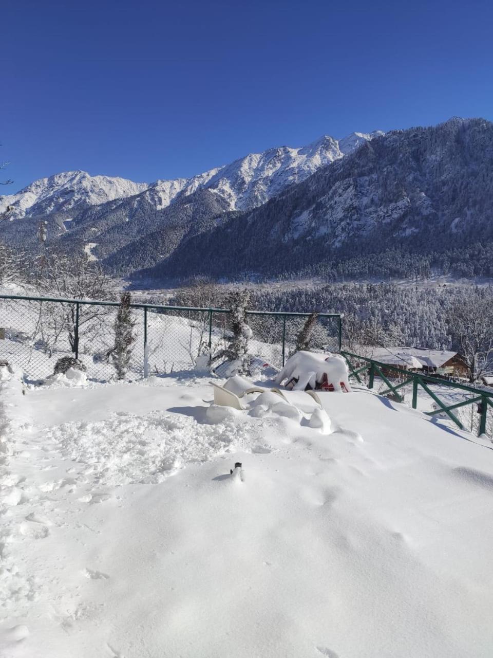 Cliff Cottage Pahalgam, Kashmir Batakut Exterior photo